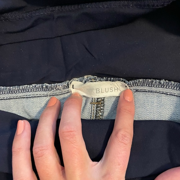 PINKBLUSH distressed maternity jeans - Picture 4 of 8